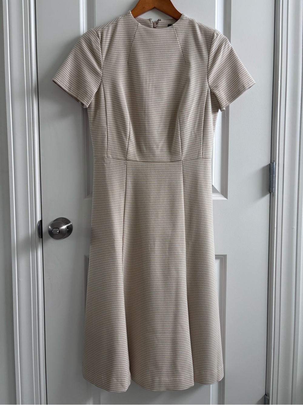 Ann Taylor Beige Houndstooth Short-Sleeve Midi Dress
